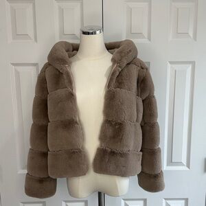 NWT French Kiss Taupe Banded Luxe Faux Fur Soft Glam Hooded Bomber Jacket Size L